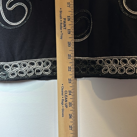 Lauren Michelle Black and Silver 3/4 Sleeve Embroidered Appliqué Blouse size XL - Picture 8 of 8